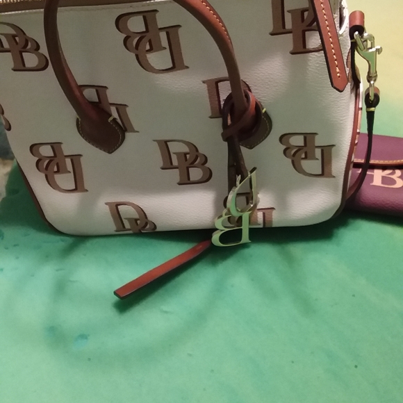 Purses - Picture 3 of 9